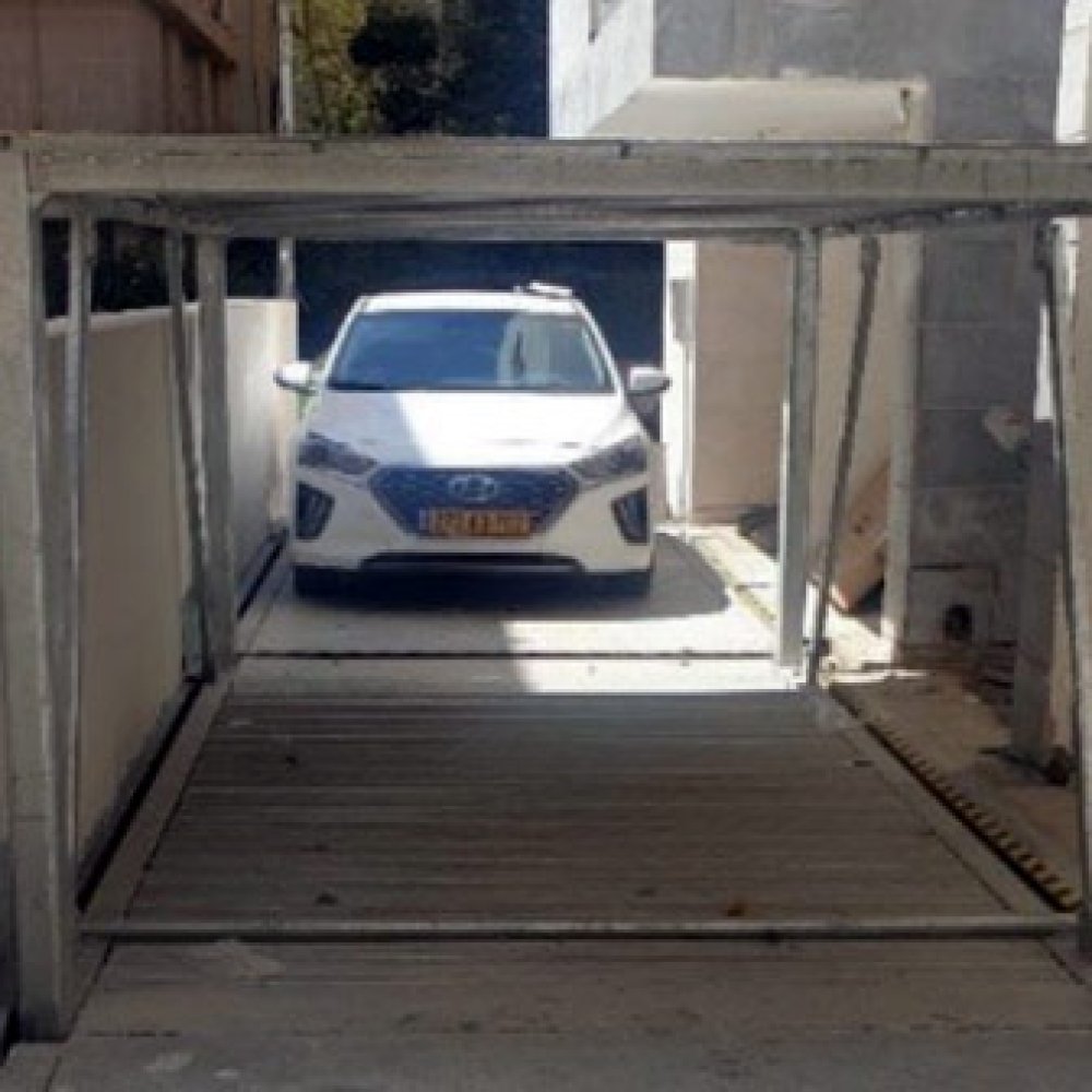 מתקן חניה לרכב תת-קרקעי